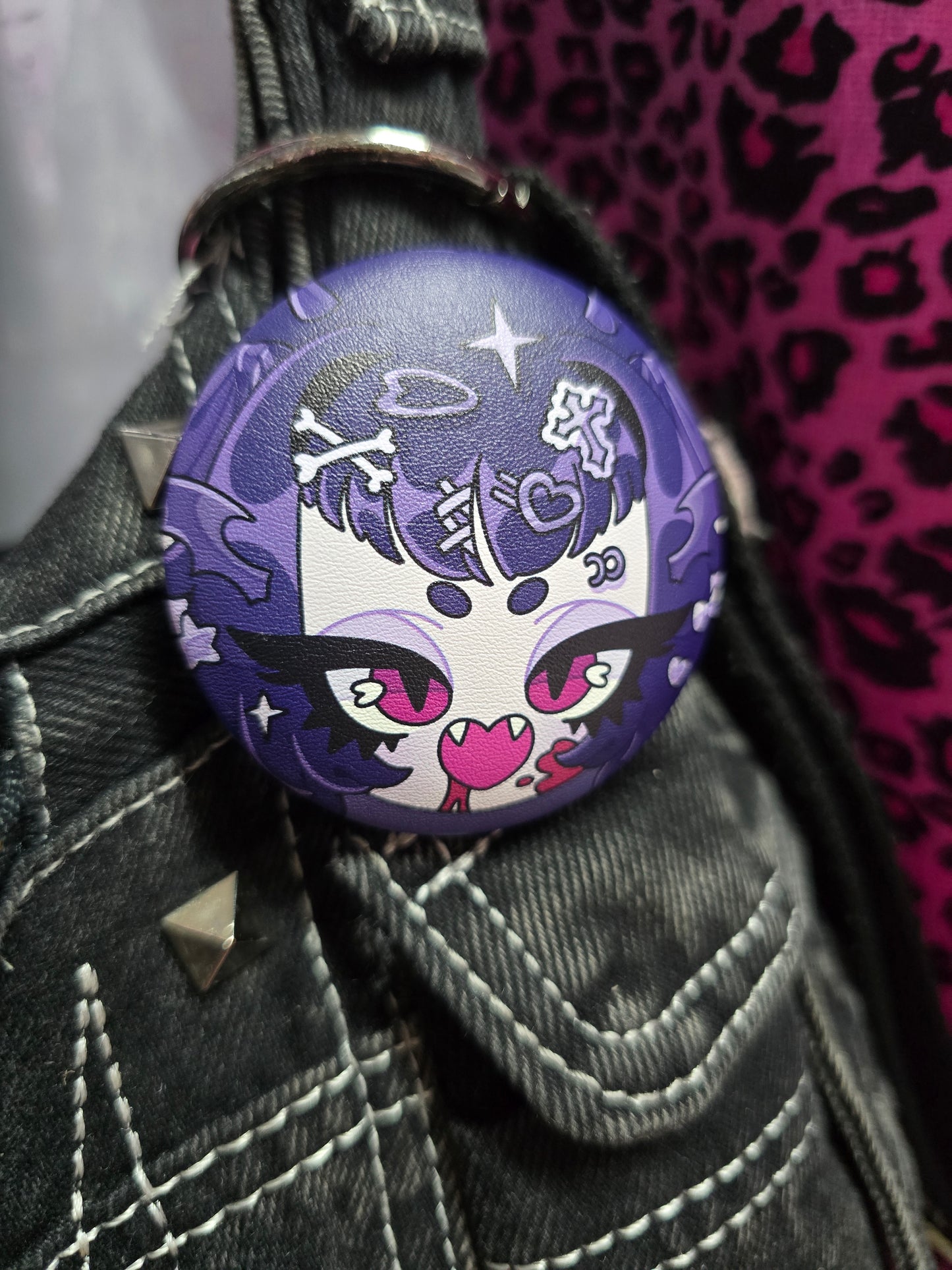 PU BUTTON BADGE - VERONIKA