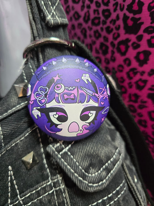 PU BUTTON BADGE - MOLLY